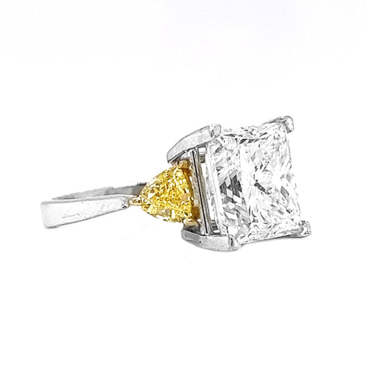 Natural Princess Cut Diamond with Triangle Cut Fancy Yellow 3 Stone Ring, in White Gold - Pre-owned