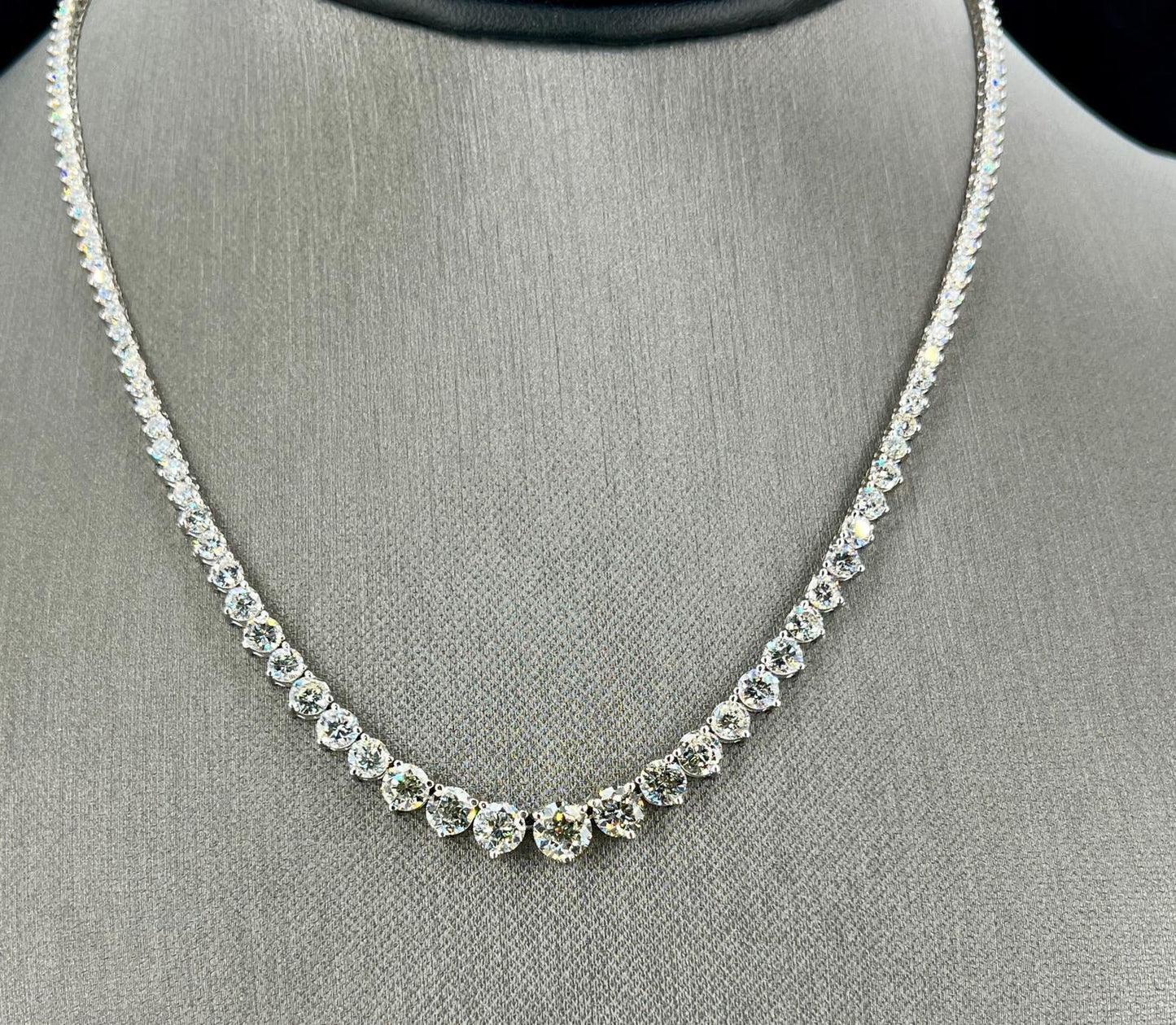 Natural Round Diamond Rivera Graduating Necklace, in White Gold