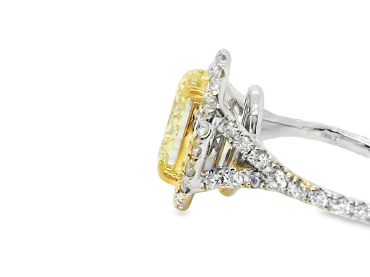 Natural Oval Fancy Light Yellow Diamond Halo ring, in Yellow Gold