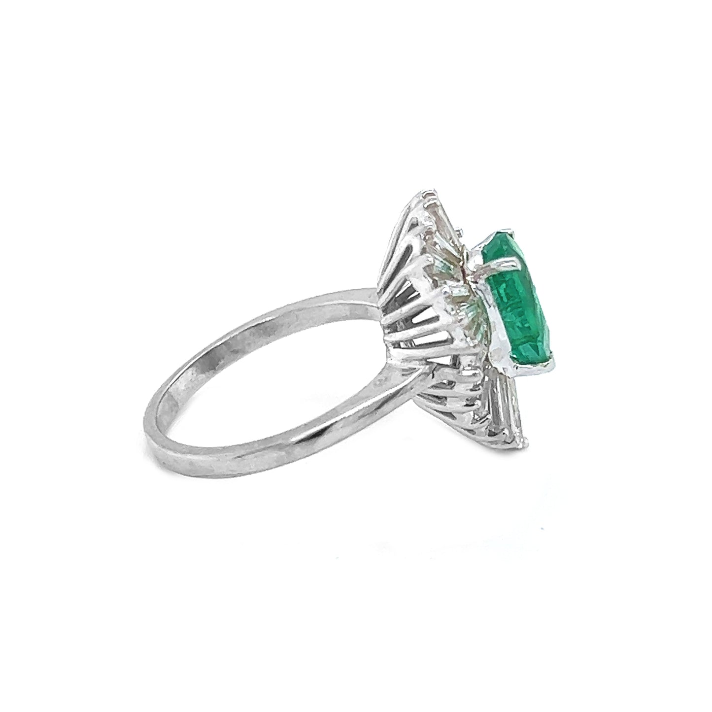 Natural Green Emerald and Diamond Cluster Art Deco Ballerina Ring, in White Gold - Pre-owned