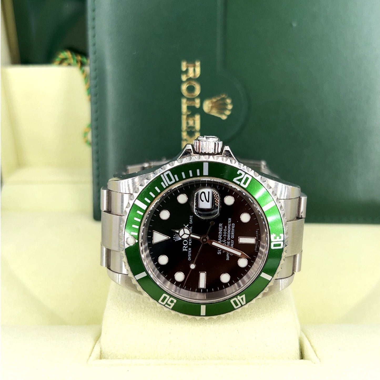 Rolex 50th Anniversary Green Submariner, D Serial, Complete Set - Pre-owned