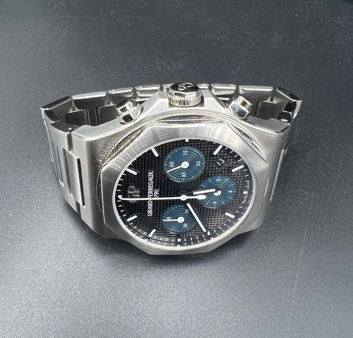 Girard Perregaux Laureato Stainless Steel 42 MM Full Set