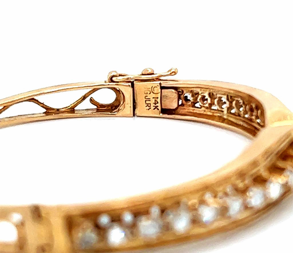 Natural Cushion and Oval Diamond Vintage Bangle, in Yellow Gold - Pre-owned