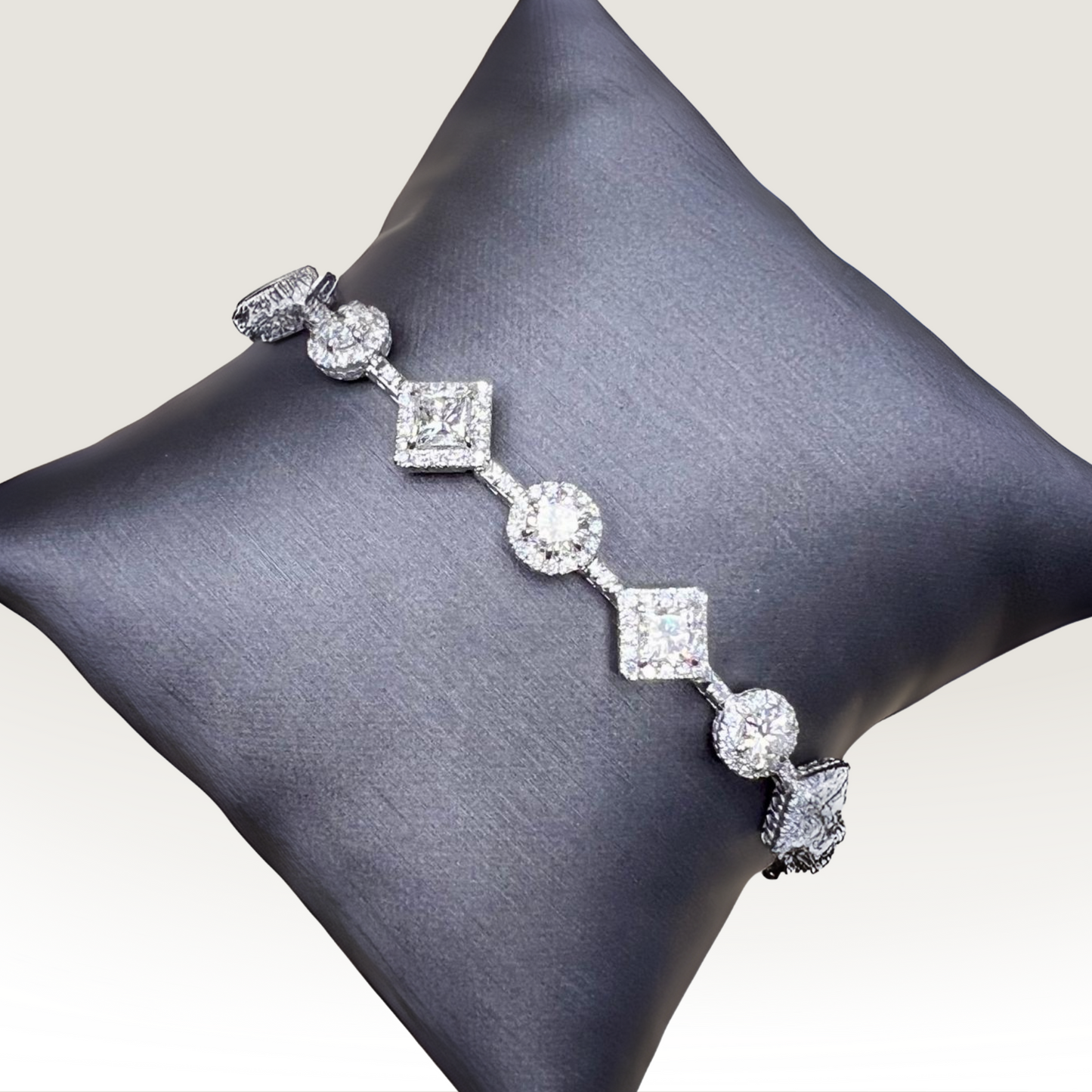 Natural Pear & Round Diamonds Link Bracelet, in White Gold