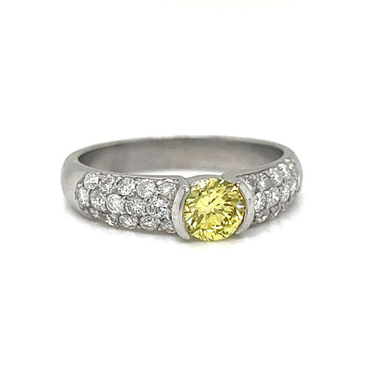 Natural Treated Yellow Diamond and White Diamond Ring, in White Gold - Pre-owned