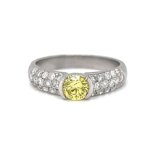 Natural Treated Yellow Diamond and White Diamond Ring, in White Gold - Pre-owned