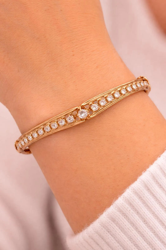 Natural Cushion and Oval Diamond Vintage Bangle, in Yellow Gold - Pre-owned
