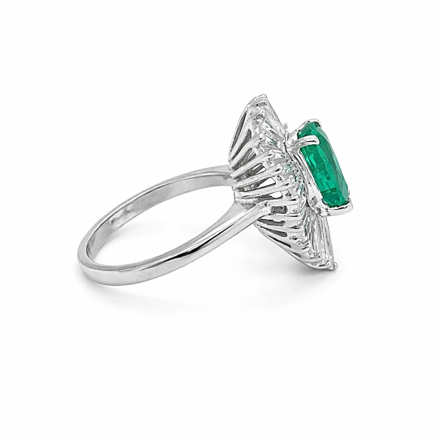 Natural Green Emerald and Diamond Cluster Art Deco Ballerina Ring, in White Gold - Pre-owned