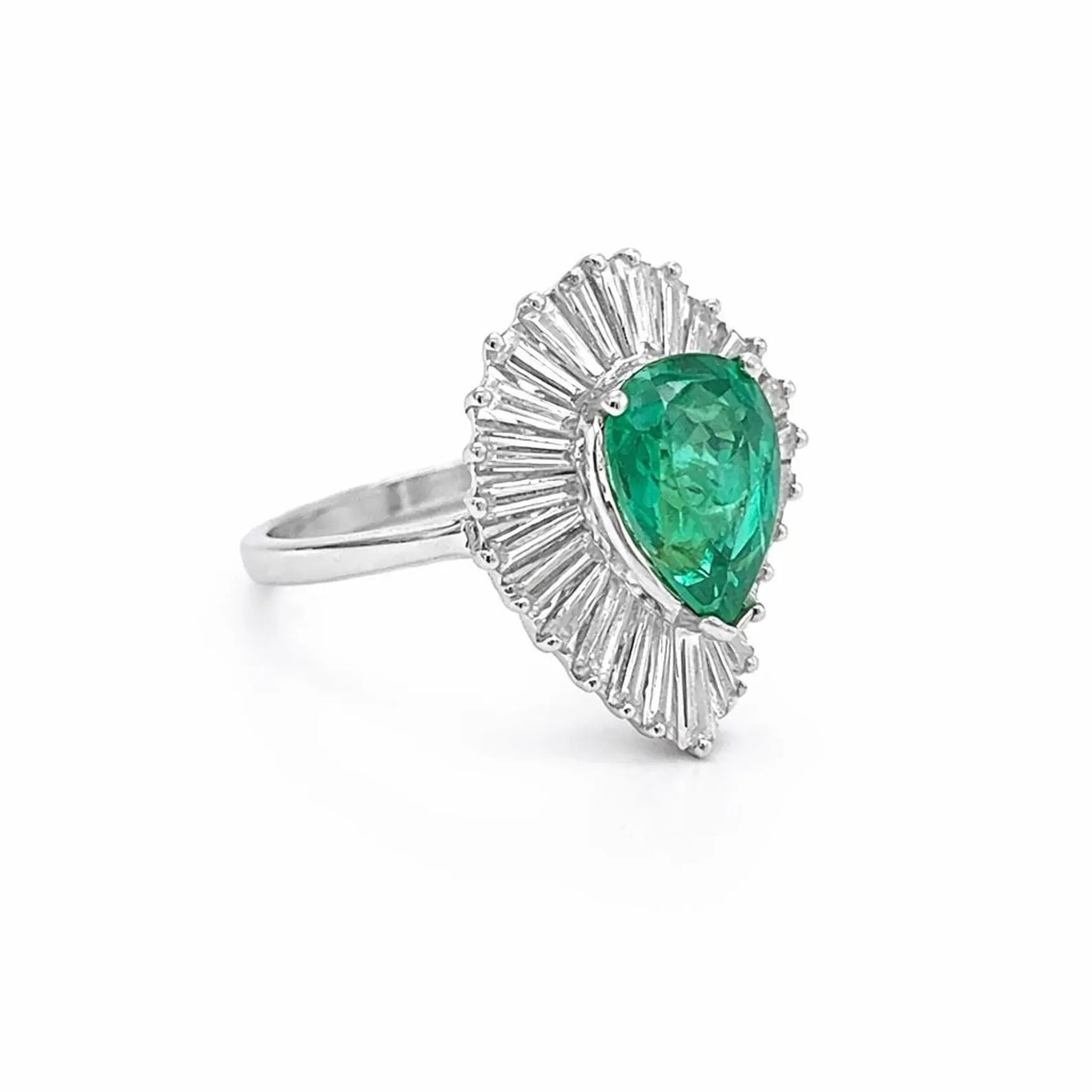 Natural Green Emerald and Diamond Cluster Art Deco Ballerina Ring, in White Gold - Pre-owned